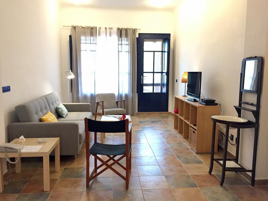 Apartament Can Callis Apartment กัสเตโย เดมปูเรียส ภายนอก รูปภาพ